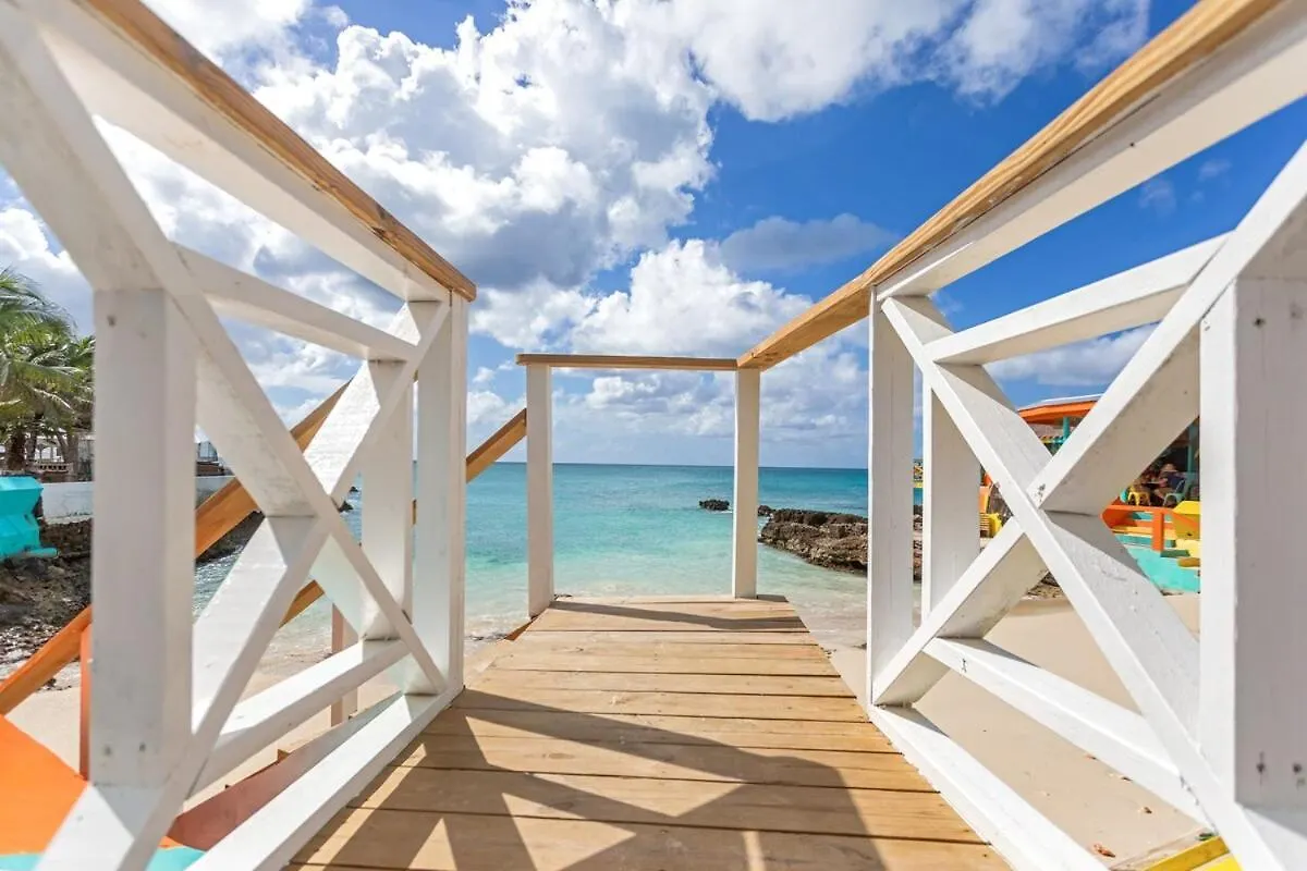 Maho Beach House - 2 Bedroom Corner Ocean Suite Simpson Bay Daire