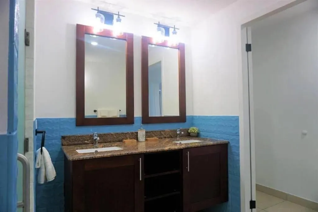 Maho Beach House - 2 Bedroom Corner Ocean Suite Simpson Bay Sint Maarten